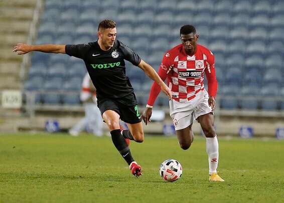 אקולטסה מול מאיר. ב"ש עוד חולמת על אירופה // צילום: אלן שיבר