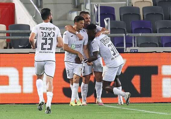 שחקני חדרה חוגגים // צילום: דני מרון