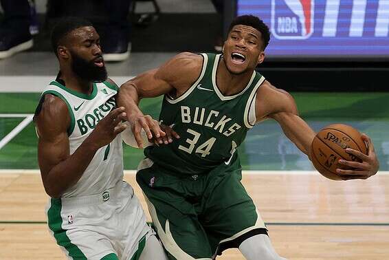 בראון מול יאניס, הלילה // צילום: אי.אף.פי