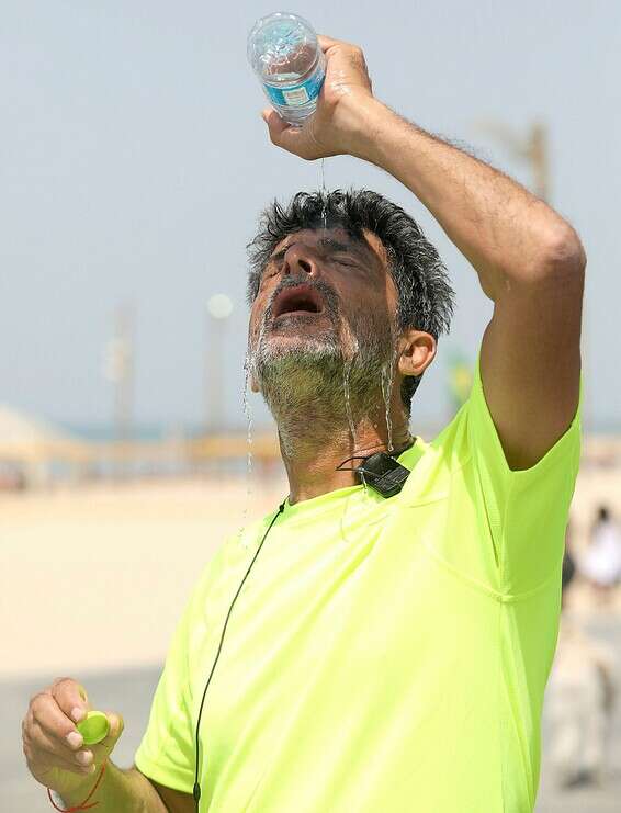 מצטננים בתל אביב // צילום: גדעון מרקוביץ'