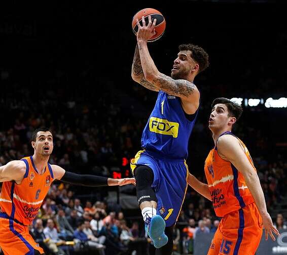 ווילבקין מול שחקני ולנסיה, אשתקד // צילום: אי.פי.אי