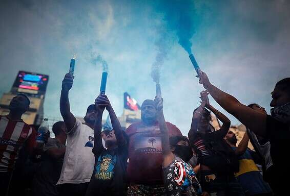 האוהדים ברחובות בואנוס // צילום: אי.פי.אי