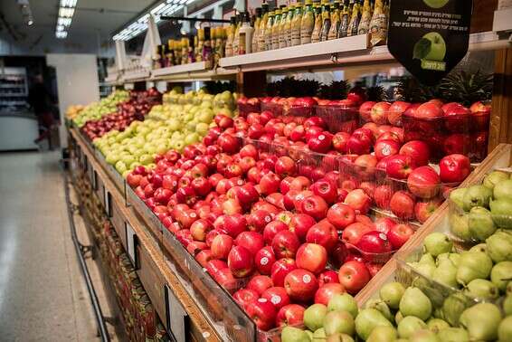 ניכרת עלייה במחירי הפירות // צילום: אורן בן חקון