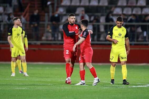 גנטוס מברך את ברשצקי, הערב בדוחא // צילום: סוכנות ג'יני