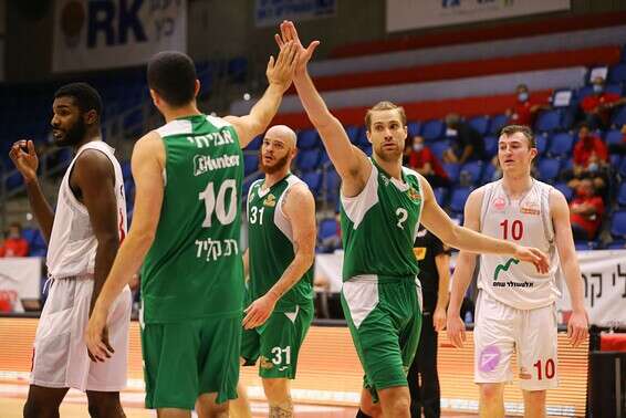 במדי מכבי חיפה. "כמו מכללה" // צילום: לירון מולדובן