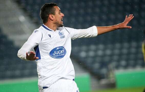 מוחמד הינדי חוגג לזכות מכבי פ"ת, הערב // צילום: דני מרון