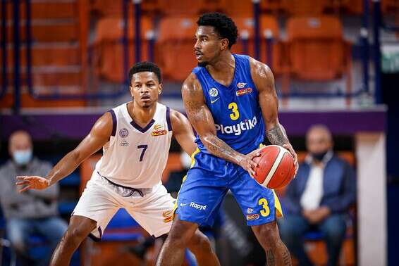 ווטרס שם עין על ג'ונס, הערב בעין שרה // צילום: מאור אלקסלסי