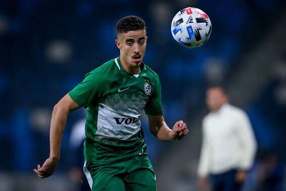 חזיזה במרדף אחרי הכדור, הערב בסמי עופר // צילום: מאור אלקסלסי