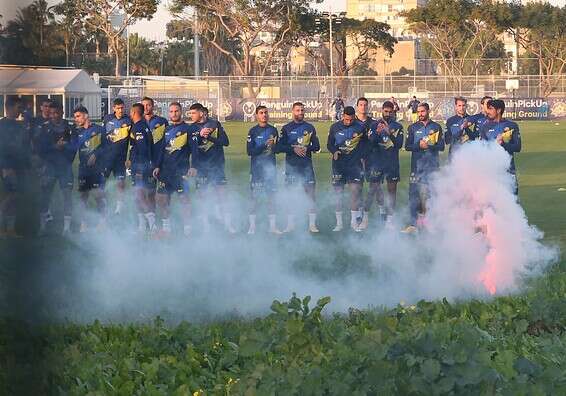 שחקני מכבי ת"א, הערב // צילום: אודי ציטיאט