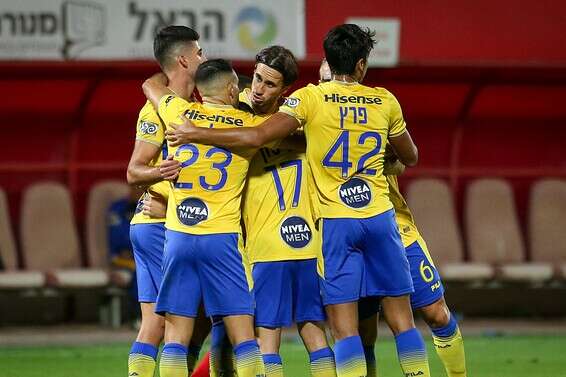 מכבי ת"א חוגגת בדוחא. יש חלוץ אצל האלופה // צילום: עמי שומן