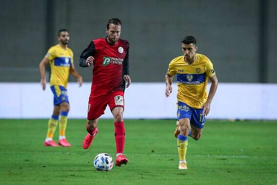 ביטון רודף אחרי פרץ, הערב בנתניה // צילום: עמי שומן