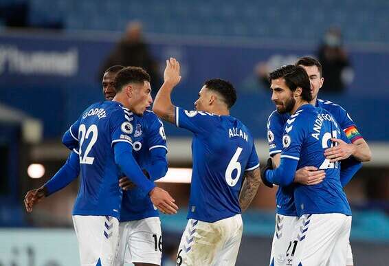 שחקני אברטון חוגגים, היום בגודיסון פארק // צילום: רויטרס