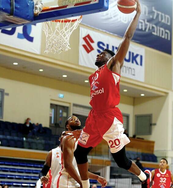 פלויד מטביע // צילום: אלן שיבר