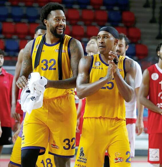 מגי ומיילס. אי אפשר לוותר על אף זר // צילום: אלן שיבר