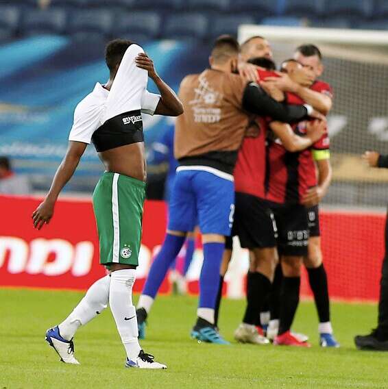 שחקני הפועל חיפה חוגגים בדרבי, הערב / צילום: אלן שיבר