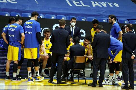 ספרופולוס מכנס פסק זמן // צילום: אלן שיבר