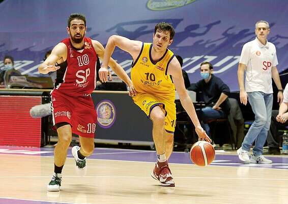 טימור רודף אחרי פניני, היום בחולון // צילום: אלן שיבר