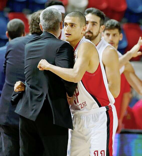 ים מדר מקבל את החיזוקים // צילום: אלן שיבר