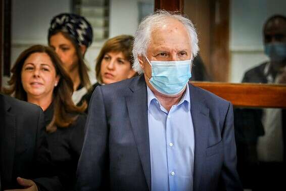 איש העסקים שאול אלוביץ' בכניסה לדיון במשפטו, בשנה שעברה // צילום: אורן בן חקון