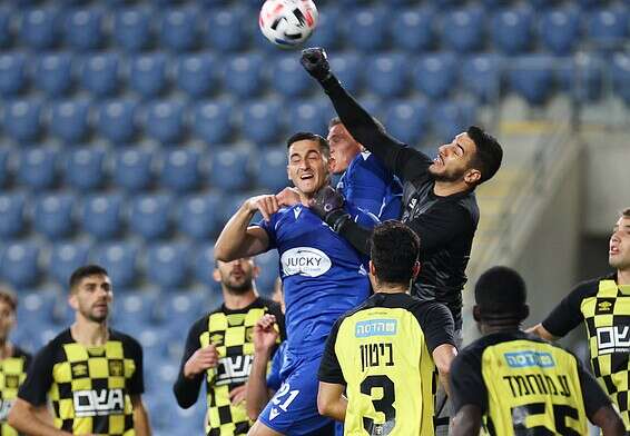 איתמר ניצן מאגרף כדור מסוכן // צילום: דני מרון