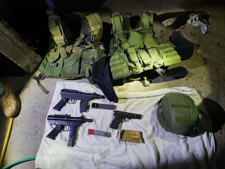 הנשק שנתפס בפשיטה // צילום: דוברות המשטרה