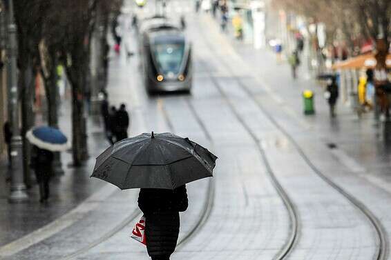 גשמים מקומיים במרכז // צילום: אורן בן חקון