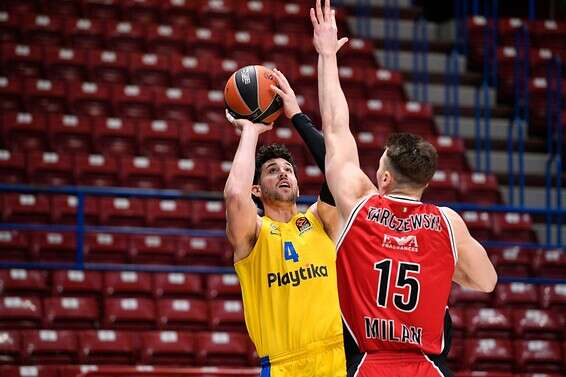 קלויארו מחפש את הסל // באדיבות ארמני מילאנו