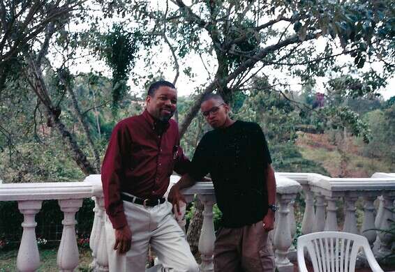 הקונסול הכללי ברטלי ובנו שנהרגו