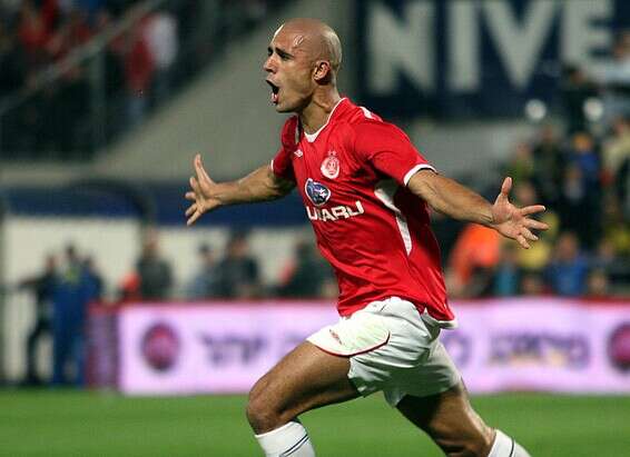 חוגג בדרבי. בתקופתו האדומים שלטו בעיר // צילום: עמי שומן