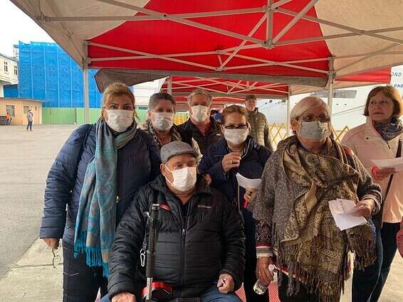 משפחת דהן המורחבת, טרם הכניסה לבידוד // צילום: באדיבות המשפחה