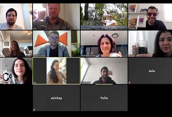 Easysend בהפסקת קפה משותפת