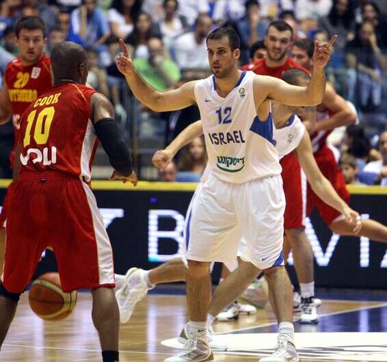 קוק מול יותם הפלרין ב-2010 // צילום: עודד קרני