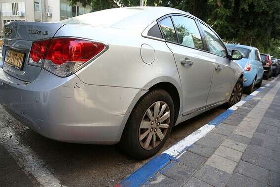 כלי רכב חונים בתל אביב \ צילום: יהושע יוסף