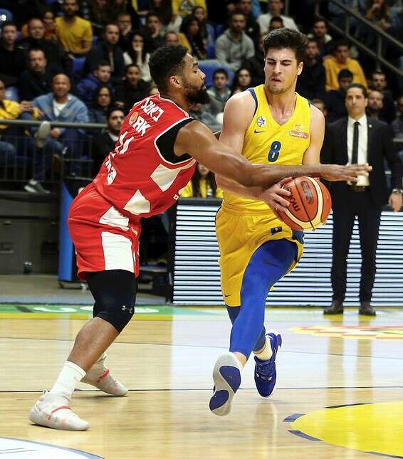 אבדיה מול באטלר // צילום: אלן שיבר