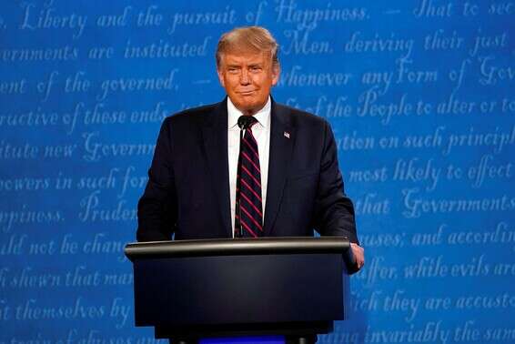 לא עושה חשבון. הנשיא טראמפ במהלך העימות הנשיאותי הראשון, הלילה // צילום: איי.פי.