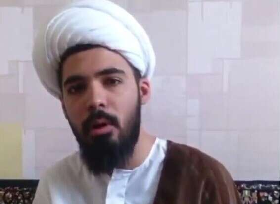 המטיף האיראני בזמן הדרשה