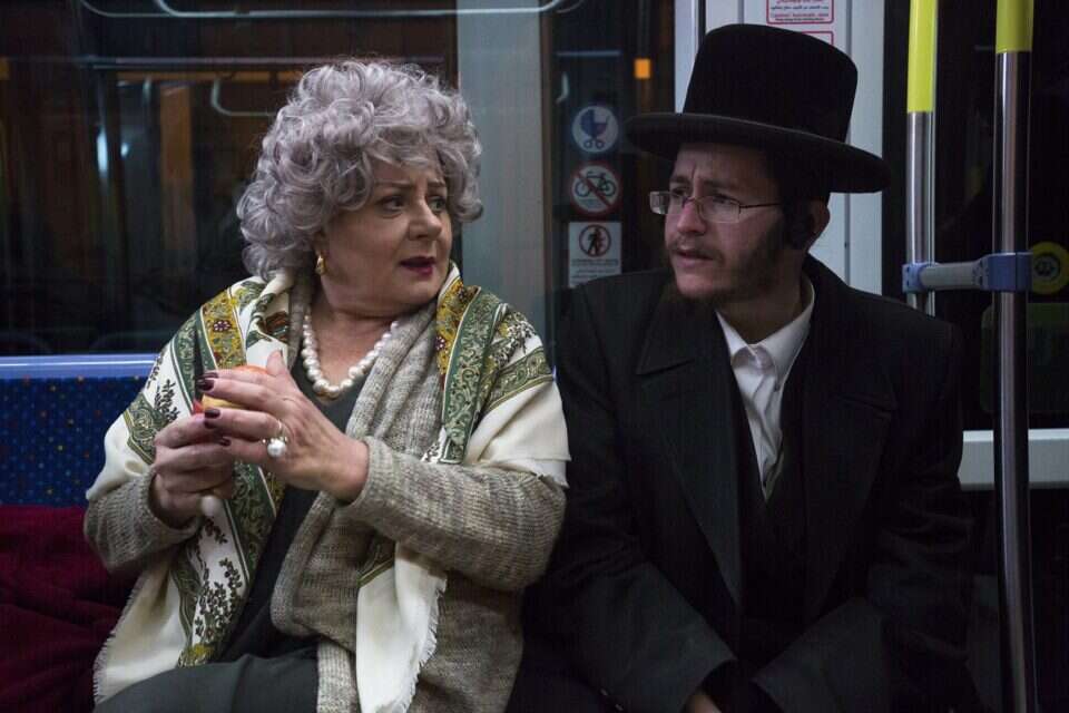 לסלאו בסרט "רכבת קלה" ,