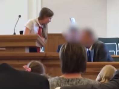 הרגע בו סוואנה מתבקשת לחזור למקומה // צילום: יוטיוב