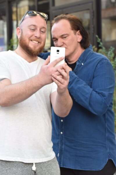 כוכב אמיתי לא מסרב לסלפי, טרנטינו ומעריץ// צילום: צ'ינו פאפרצ'י