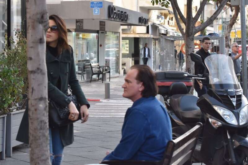 אבק כוכבים הוליוודי על ספסל בתל אביב// צילום: צ'ינו פאפרצ'י