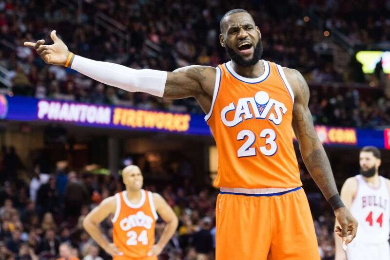 לברון ג'יימס. לא הסתדר ללא חבריו לקבוצה