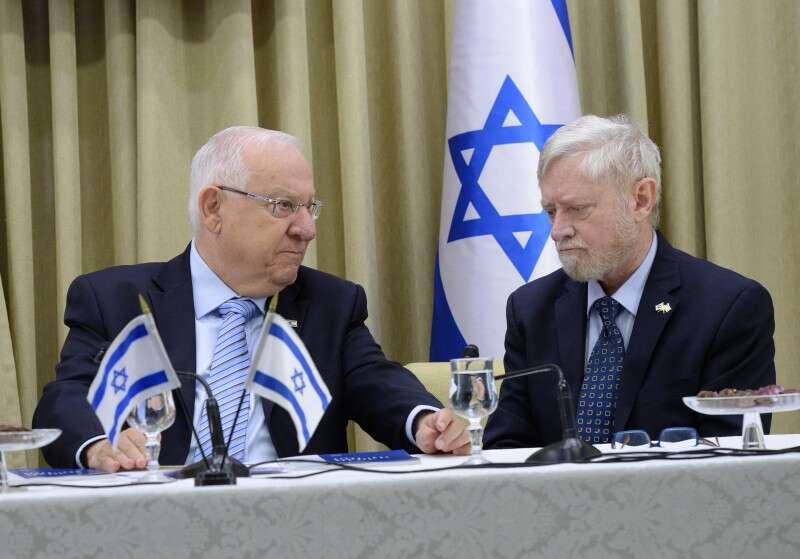 "אני מברך על הדו"ח", הנשיא בעת פגישתו עם המבקר שפירא // צילום: מארק ליימן/לע"מ