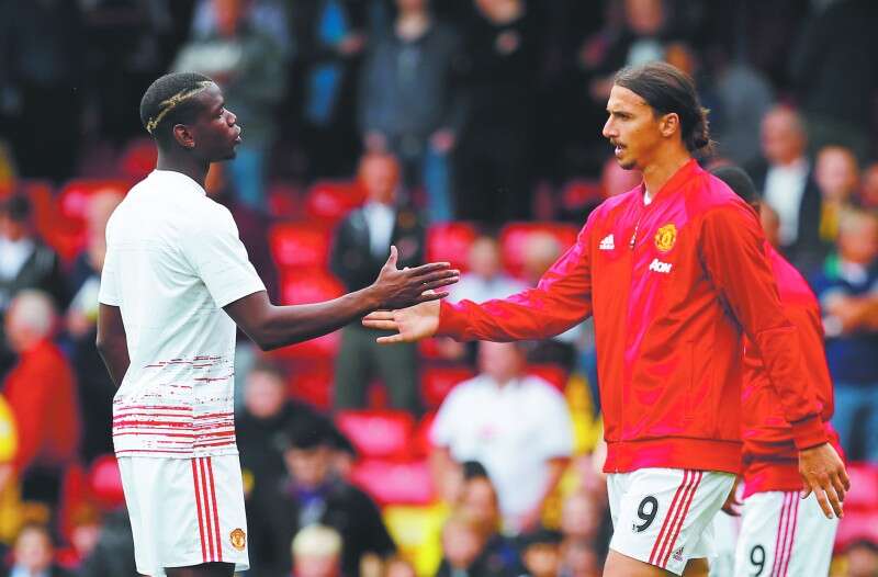 פול פוגבה עם זלאטן. שחקנים בסכומים גדולים ימשיכו להגיע אם המועדון לא ירים את עצמו