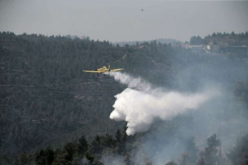שישה מטוסי כיבוי סייעו // צילום: אורן בן חקון