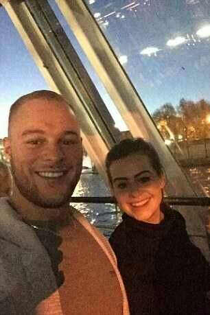 "על אחריות הנוסע לבדוק את דרכונו". ג'וש ריד ואשתו // צילום: פייסבוק