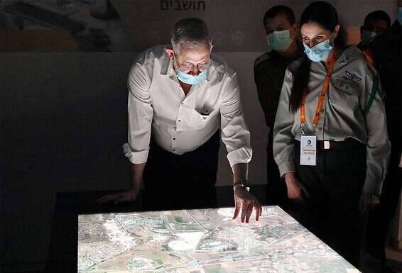 אם יהיו בחירות, יגיע אליהן בראש מורם כדי להראות שעמד על שלו. גנץ // צילום: אריאל חרמוני, משרד הביטחון