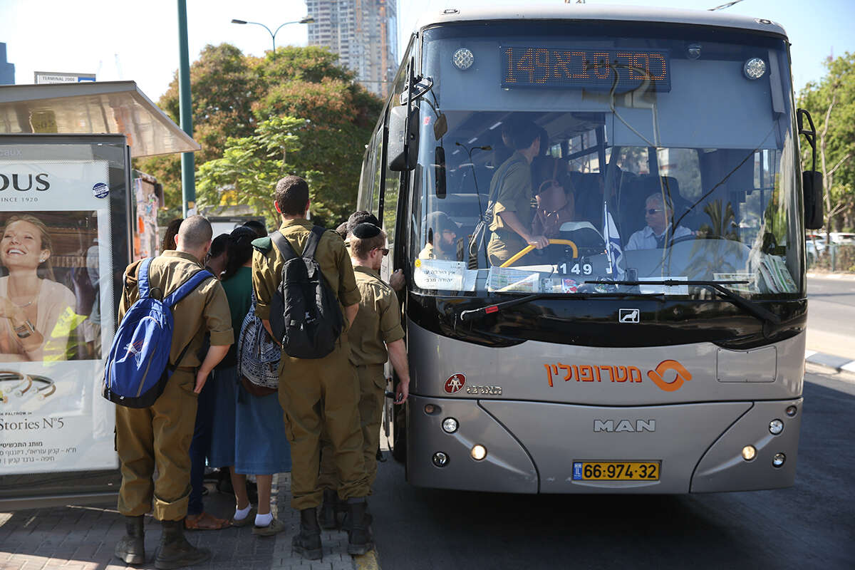 wipe out Royal family crew חיילים יוכלו לנסוע בתחבורה ציבורית בסופ"ש - ללא מדים | ישראל היום