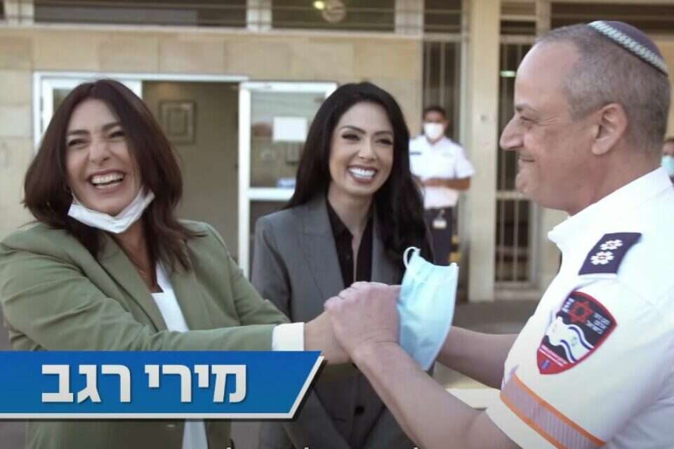 עשתה הכל כמו גדולה. ניקול ראידמן עם מירי רגב
, מתוך התוכנית