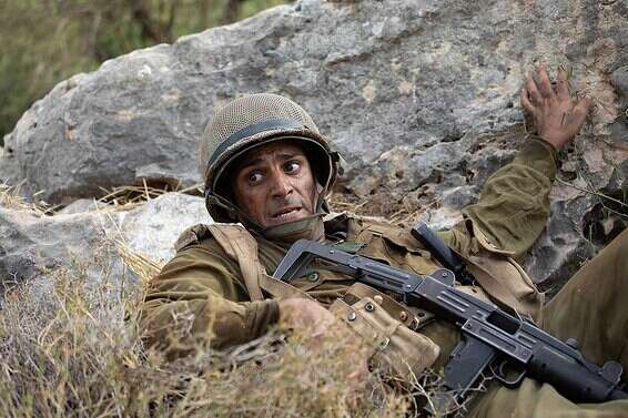 מציאותי באופן שורט. אביב אלוש ב