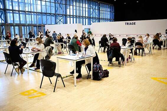 מרכז חיסונים באיטליה // צילום: איי.פי